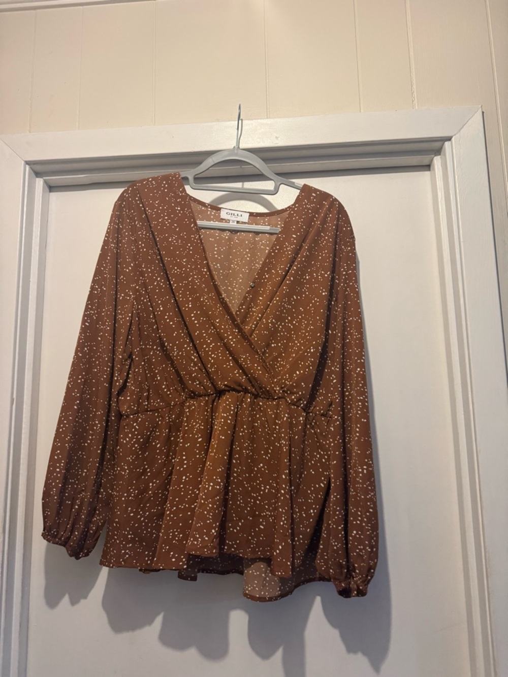 Gilli Rust Brown Speckled Faux-Wrap Peplum Top